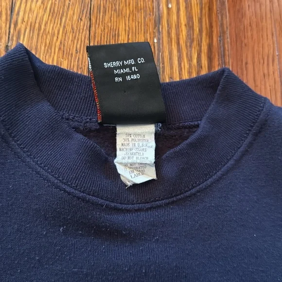 90’s Disney Vintage Crewneck Sweater - Picture 4 of 8